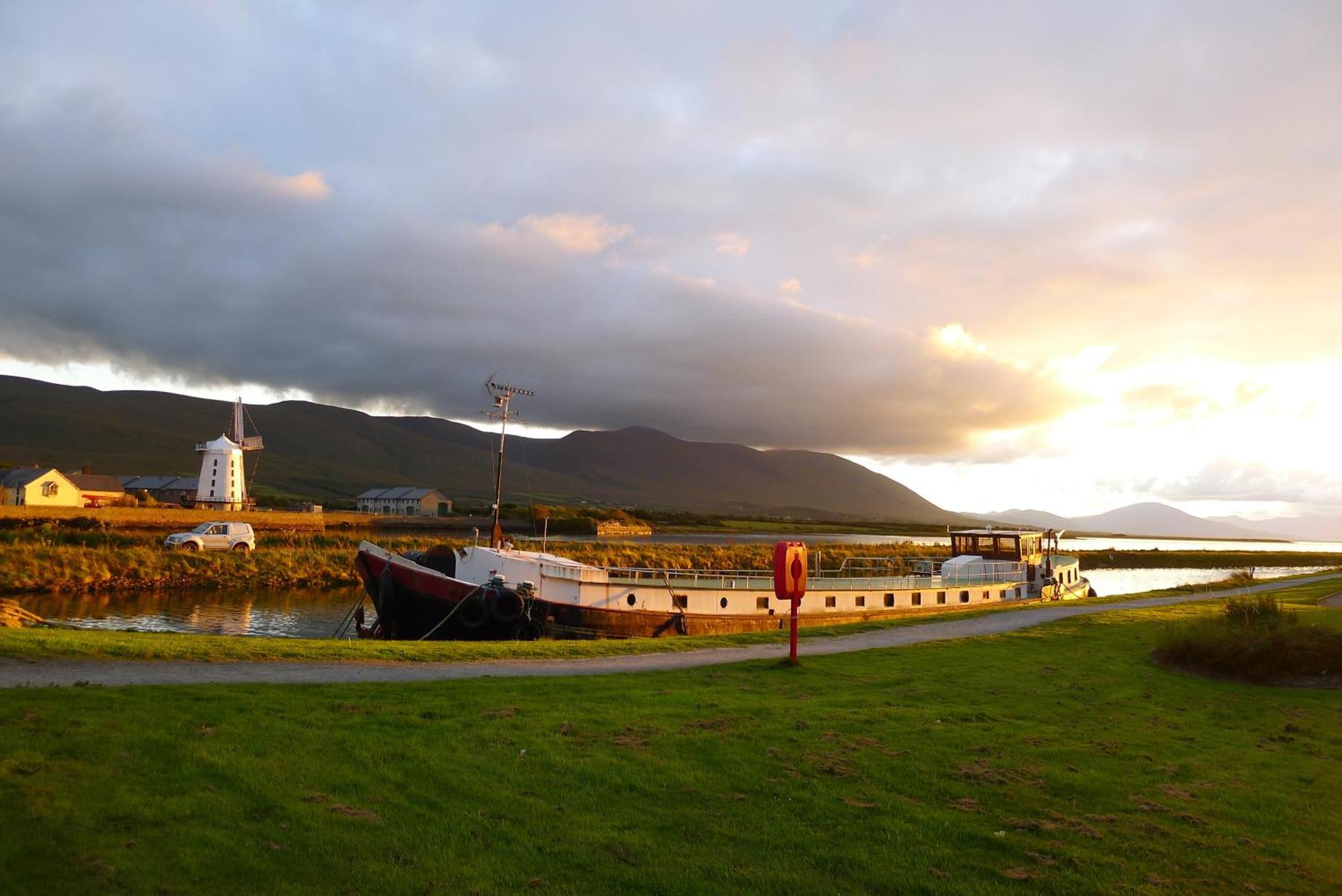 Keanes Of Curraheen, Bar, Restaurant & Accommodation Tralee Eksteriør billede