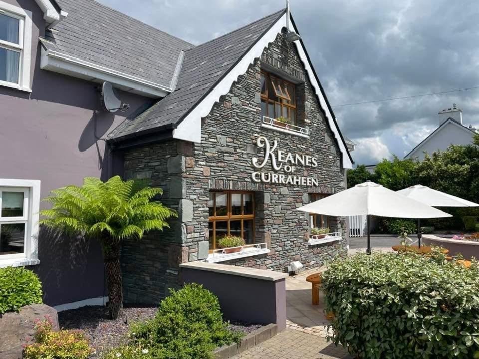 Keanes Of Curraheen, Bar, Restaurant & Accommodation Tralee Eksteriør billede