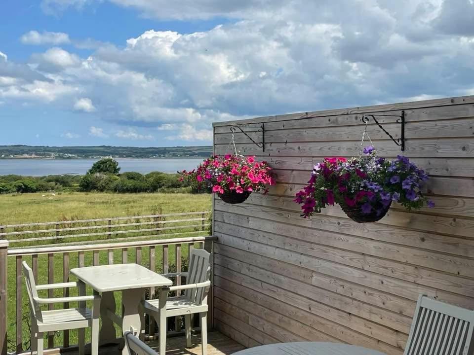Keanes Of Curraheen, Bar, Restaurant & Accommodation Tralee Eksteriør billede