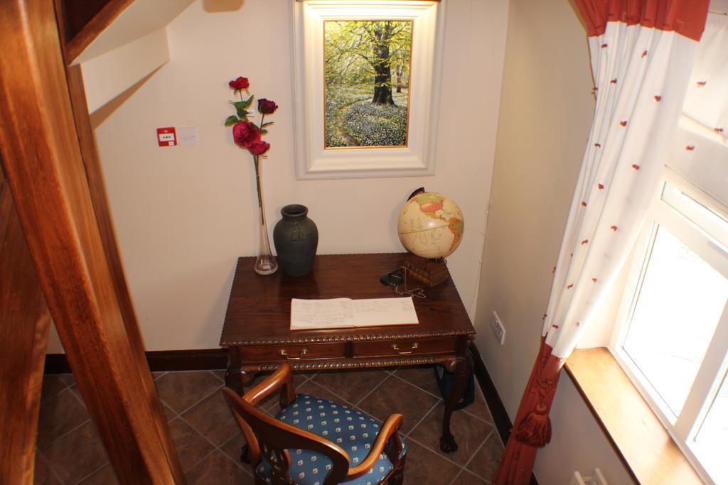Keanes Of Curraheen, Bar, Restaurant & Accommodation Tralee Eksteriør billede