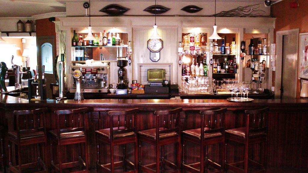Keanes Of Curraheen, Bar, Restaurant & Accommodation Tralee Eksteriør billede