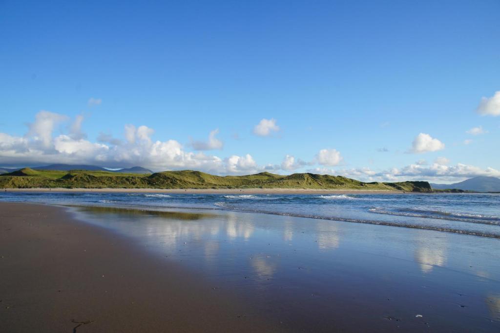 Keanes Of Curraheen, Bar, Restaurant & Accommodation Tralee Eksteriør billede