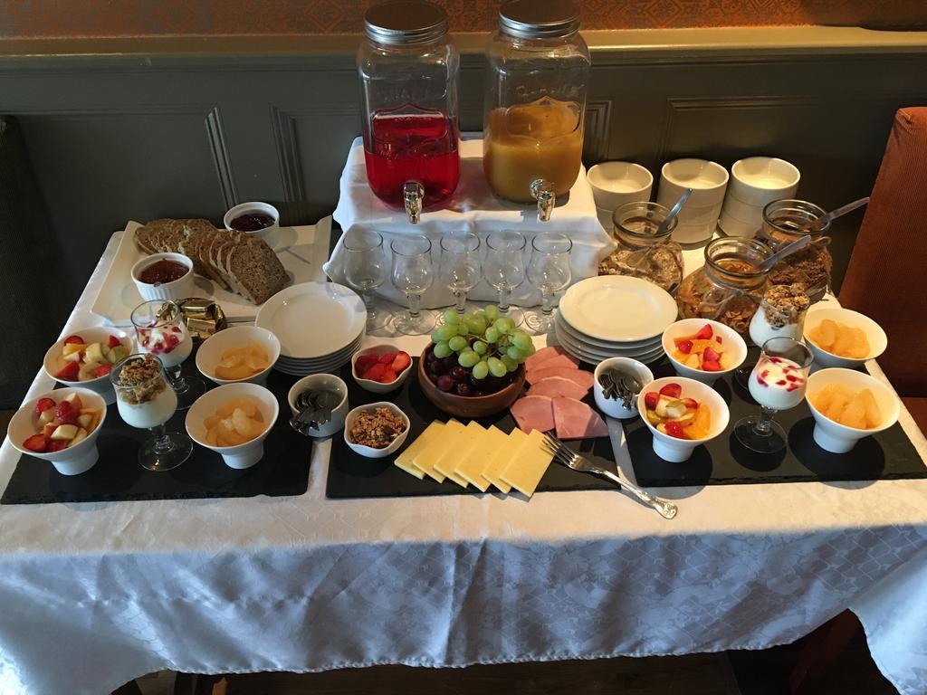Keanes Of Curraheen, Bar, Restaurant & Accommodation Tralee Eksteriør billede