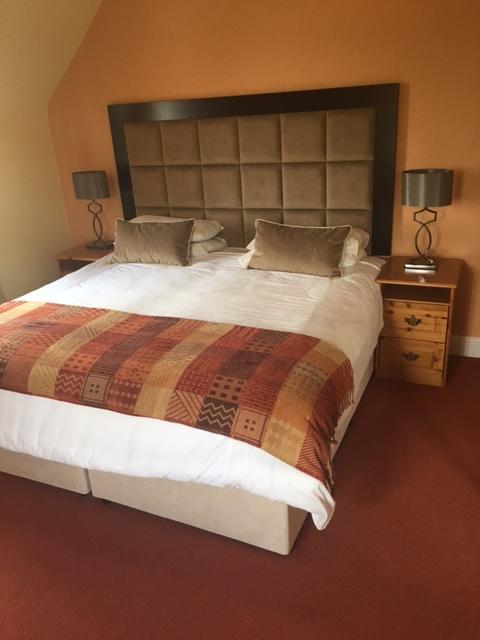 Keanes Of Curraheen, Bar, Restaurant & Accommodation Tralee Eksteriør billede
